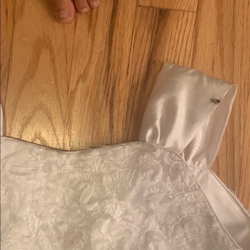White dress - Picture 2 of 2